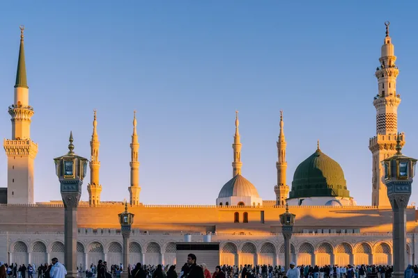Masjid yang indah dengan seni bina Islam